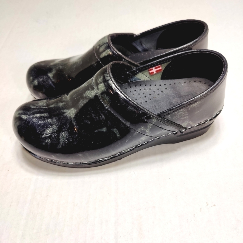 Sanita Women’s Black Silver Glitter Patent Leather Slip On Clogs Shoes Sz 8